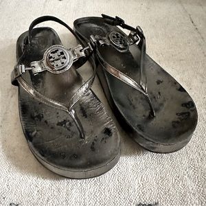 Tory Burch Anthracite Huxley Metallic Mirror Sandals 8.5